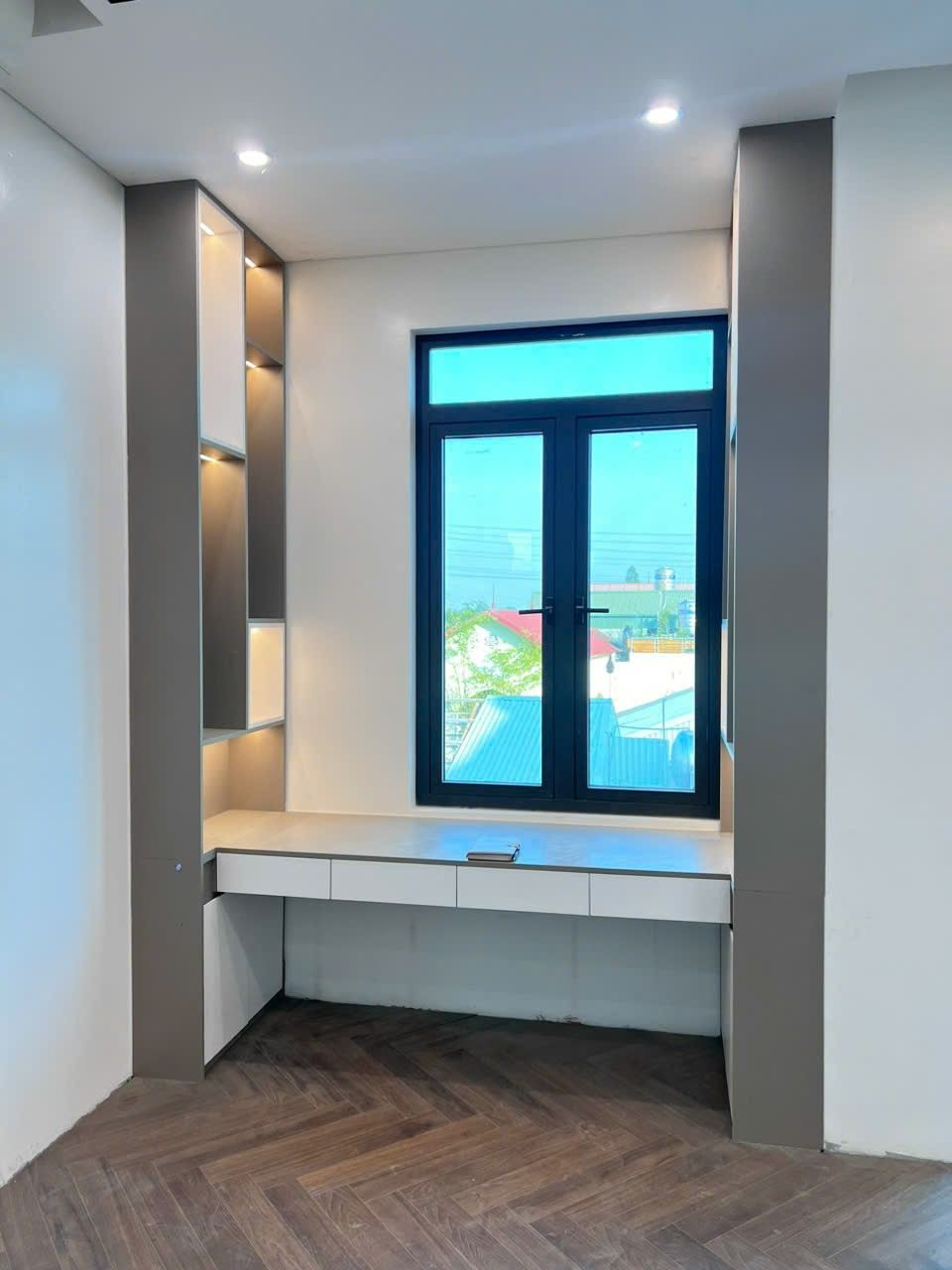 ban lam viec ket hop tu 2