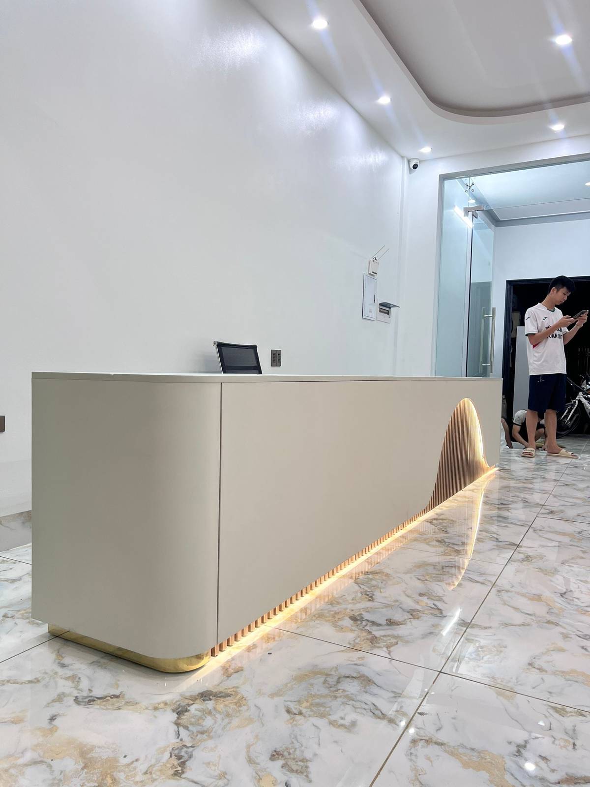 Quầy lễ tân hiện đại gỗ MDF