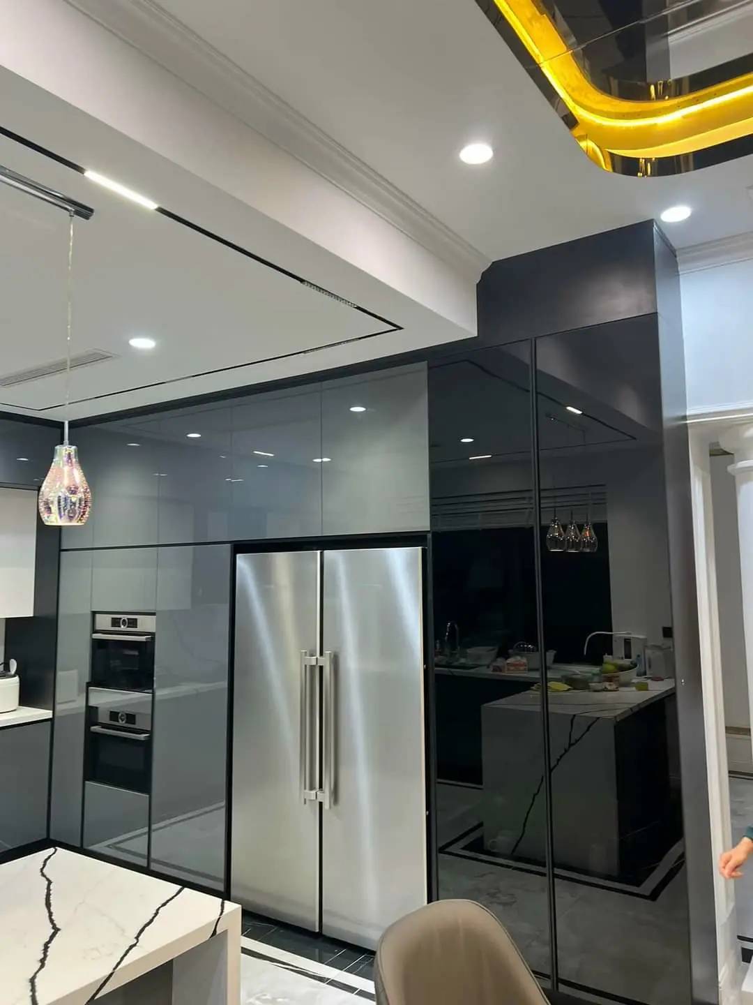 tu bep hien dai canh acrylic 3