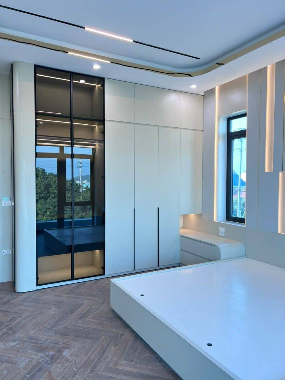 tu quan ao canh kinh hien dai 2