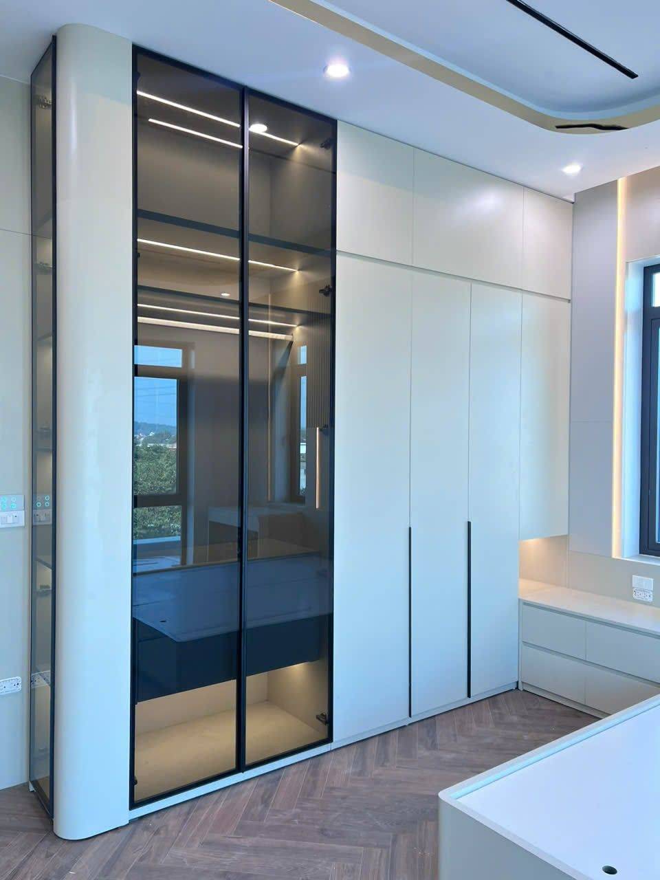 tu quan ao canh kinh hien dai 3